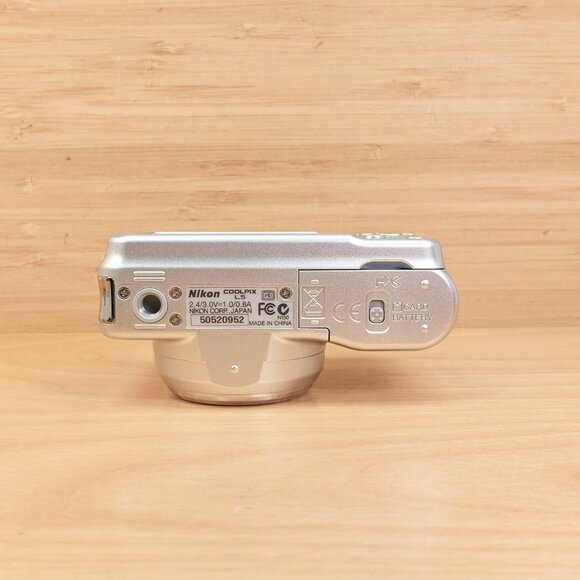 Nikon Coolpix L5 / 7.2MP Camera / 5x Zoom / VR Stabilized / Compact Digital - Picture 6 of 7